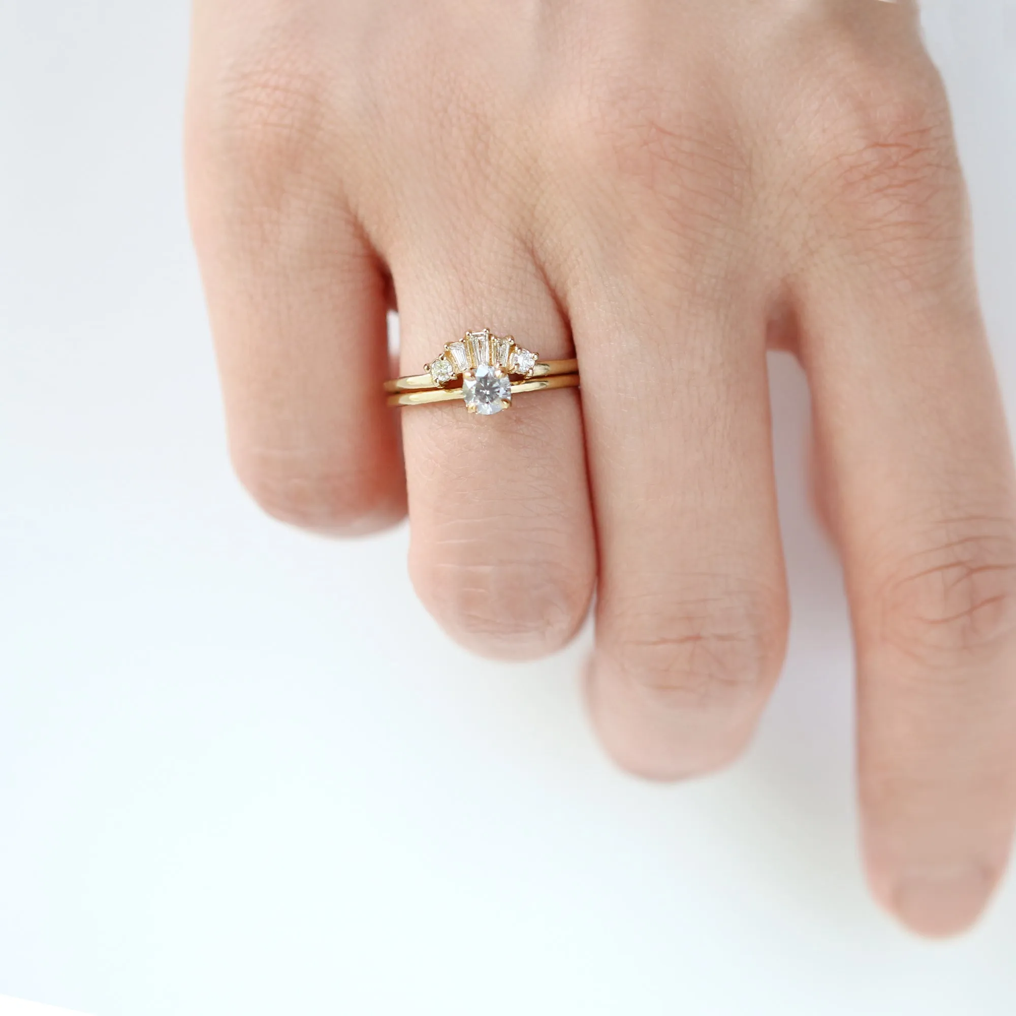 0.17 tcw. Baguette Contour Band
