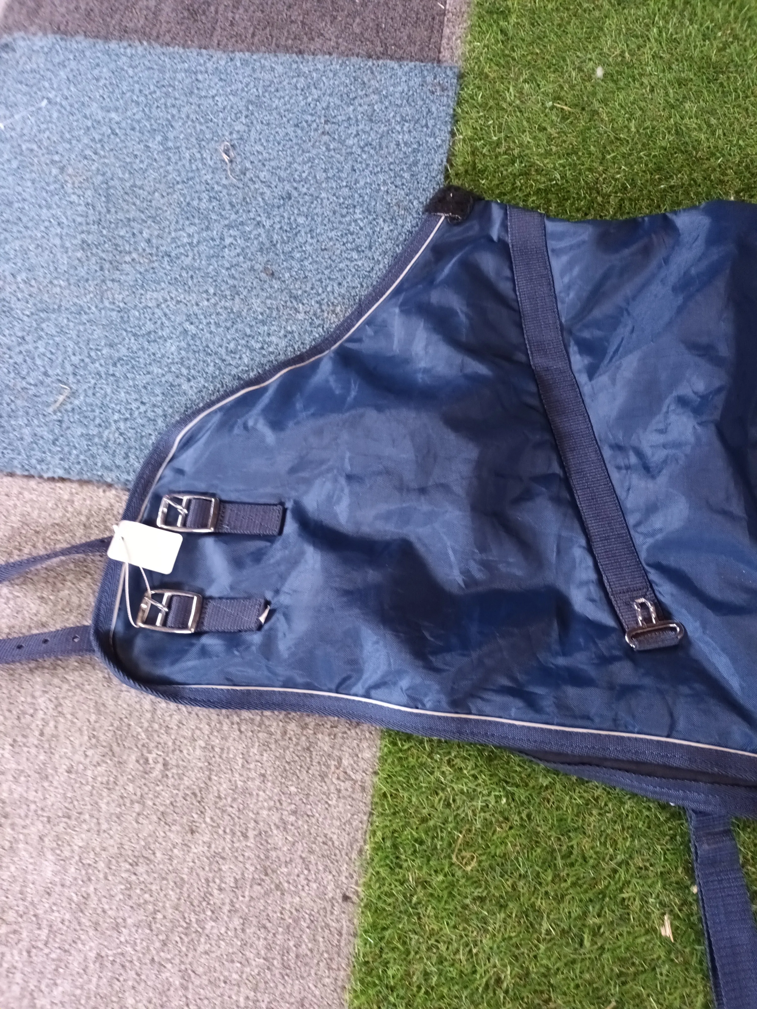 3'0 like new, foal stable rug, medium, navy blue