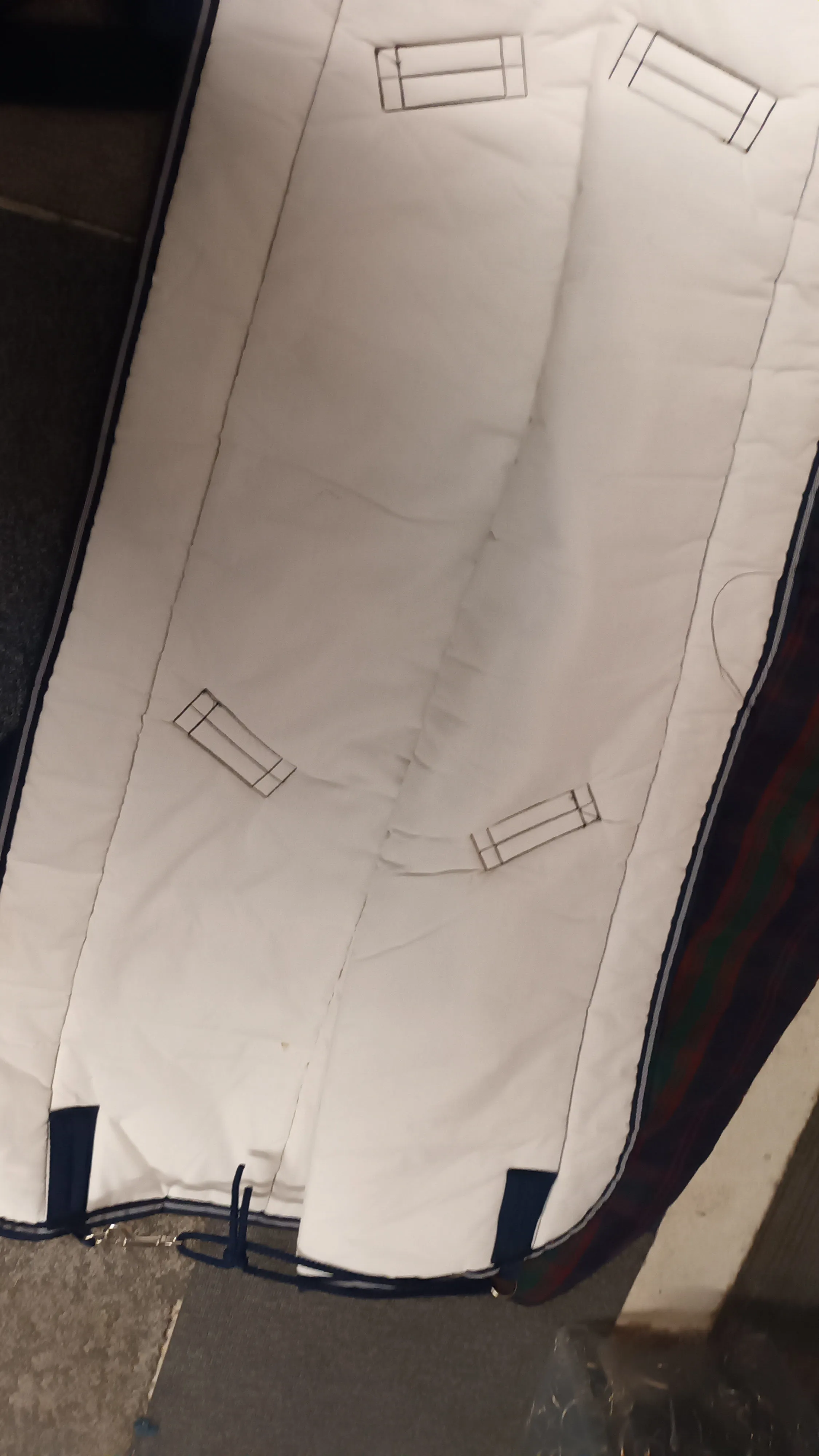5'6 HORSEWARE, new tried on, heavy quilted stable rug