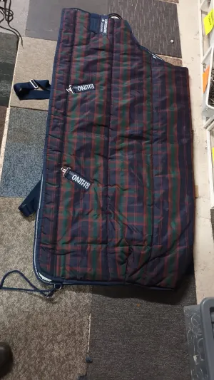 5'6 HORSEWARE, new tried on, heavy quilted stable rug