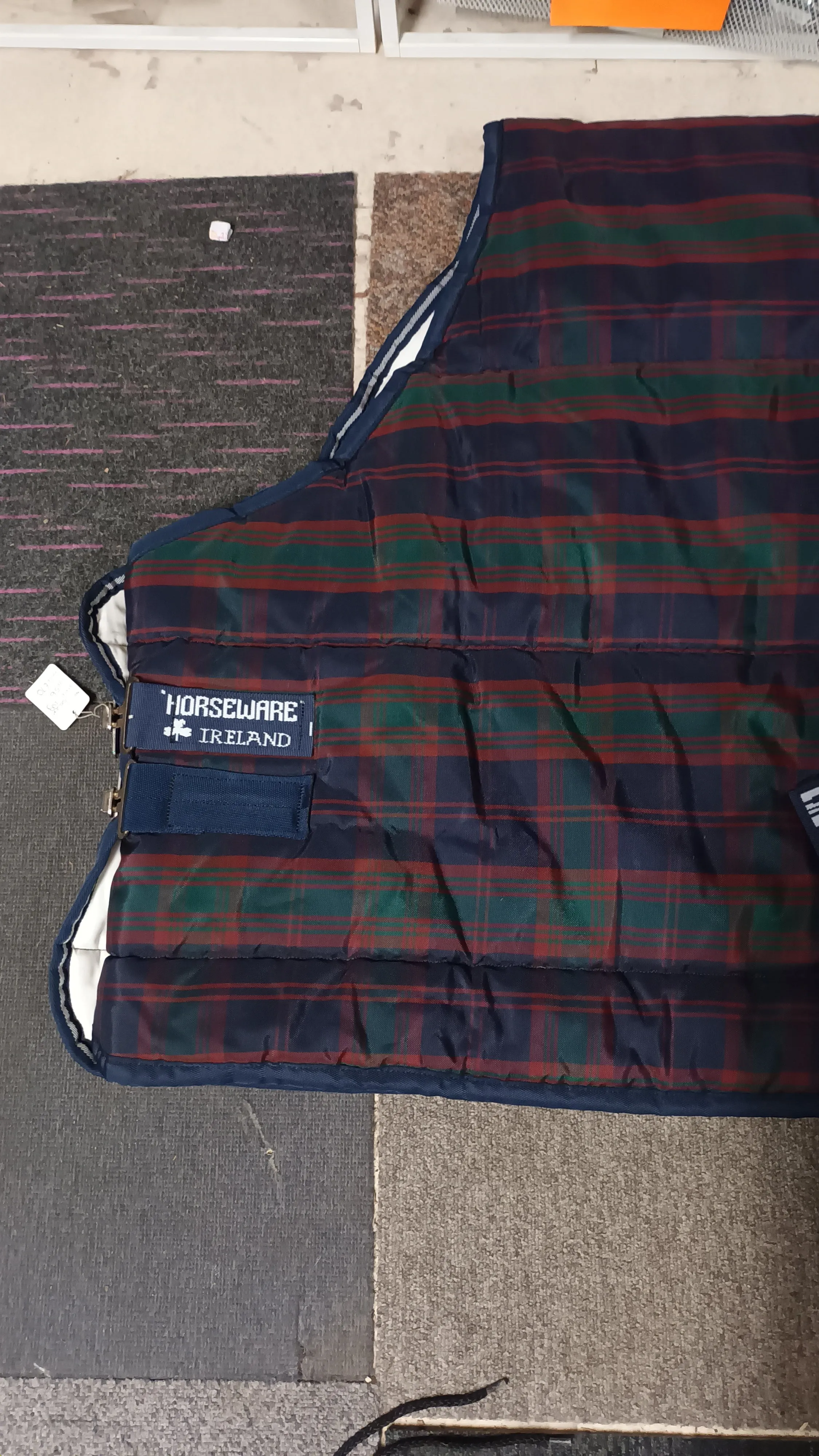 5'6 HORSEWARE, new tried on, heavy quilted stable rug