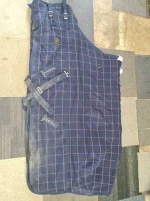 5'9 Mark Todd heavy stable rug Navy checkered great condition