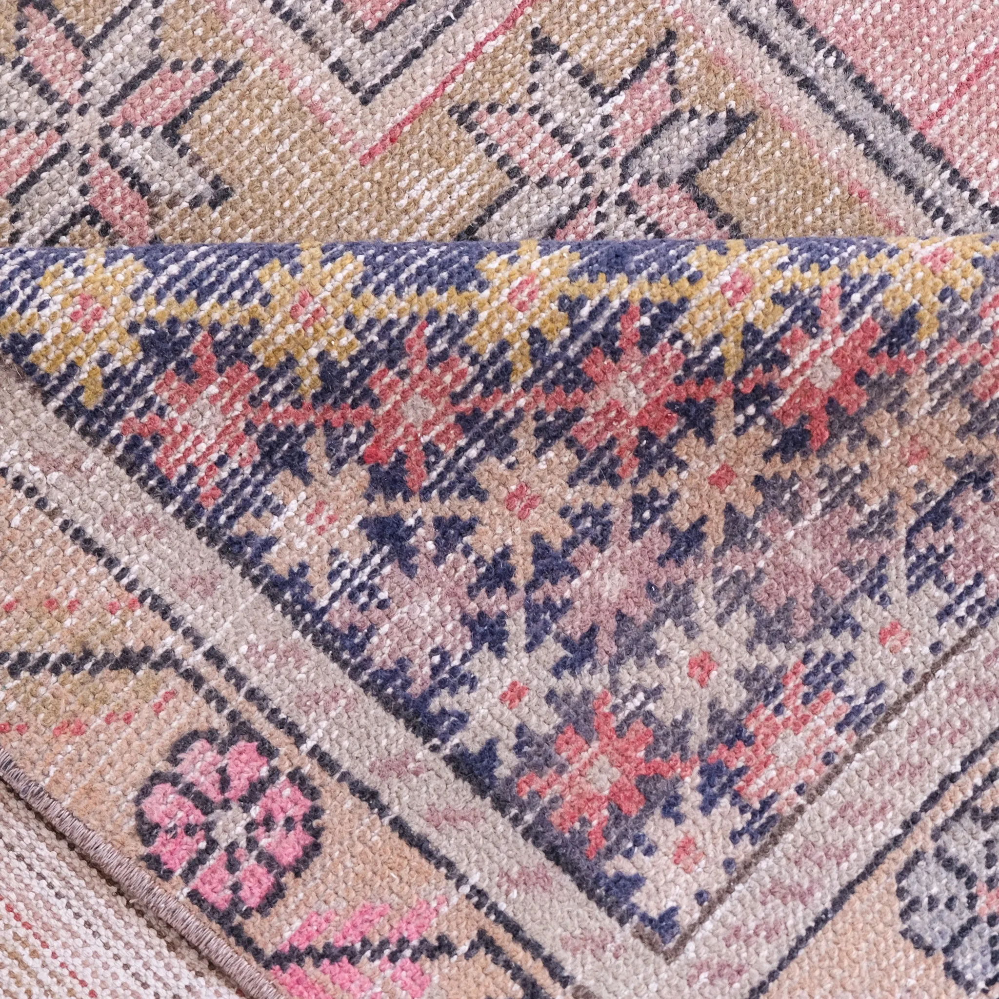 6142 Handwoven Vintage Rug 4'3x9'1