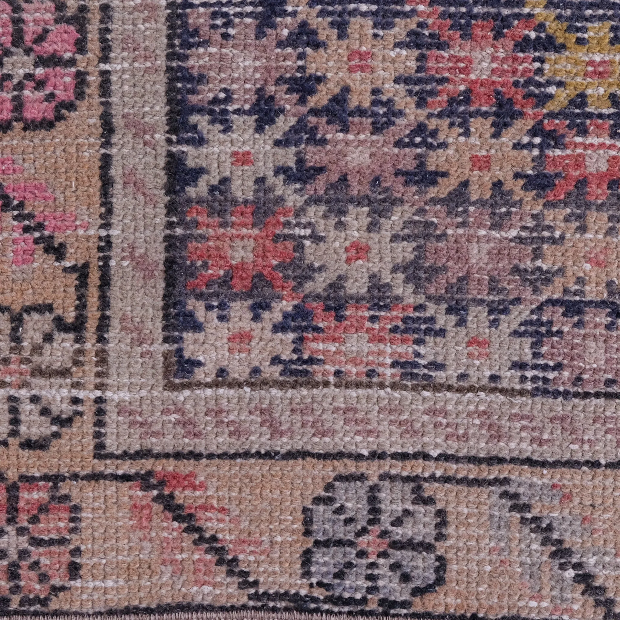 6142 Handwoven Vintage Rug 4'3x9'1