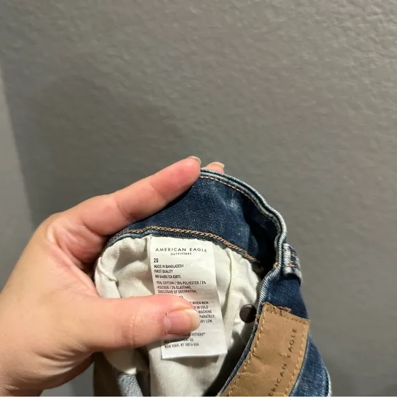 AE American Eagle curvy hi rise shortie denim shorts size 20