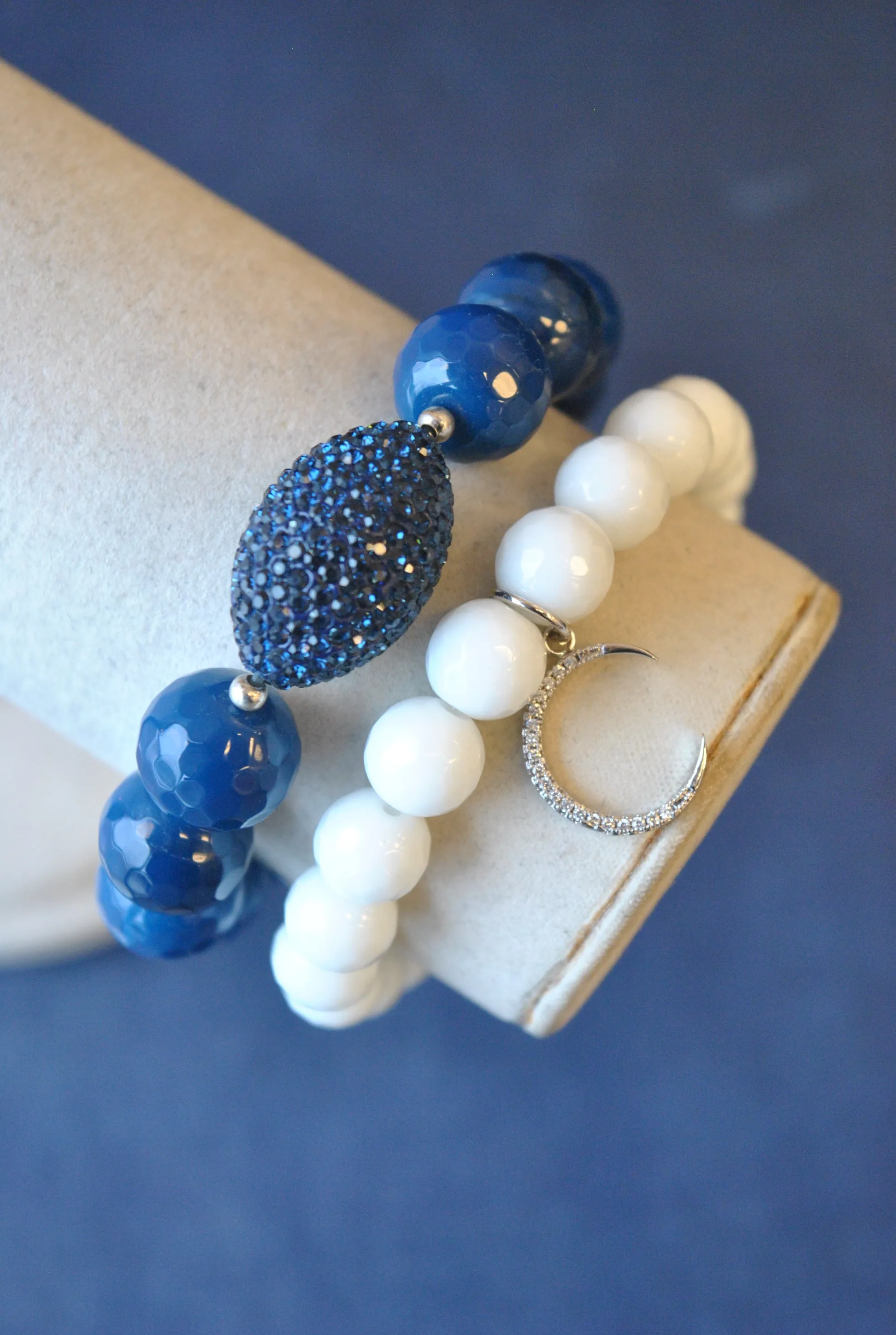 BLUE AGATE AND WHITE ONYX WITH CHARM STRETCHY BRACELET SET