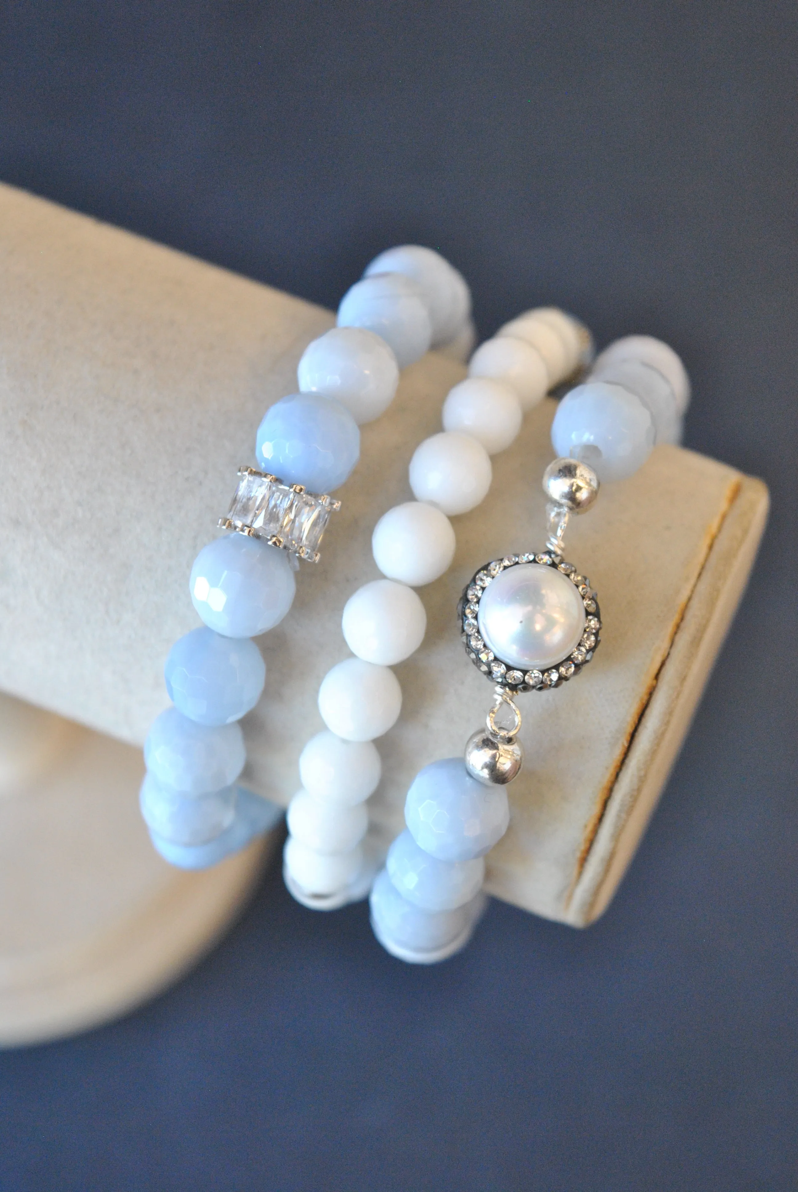 BLUE LACE AGATE AND WHITE ONYX PEARL AND RHINESTONES STRETCHY BRACELETS SET