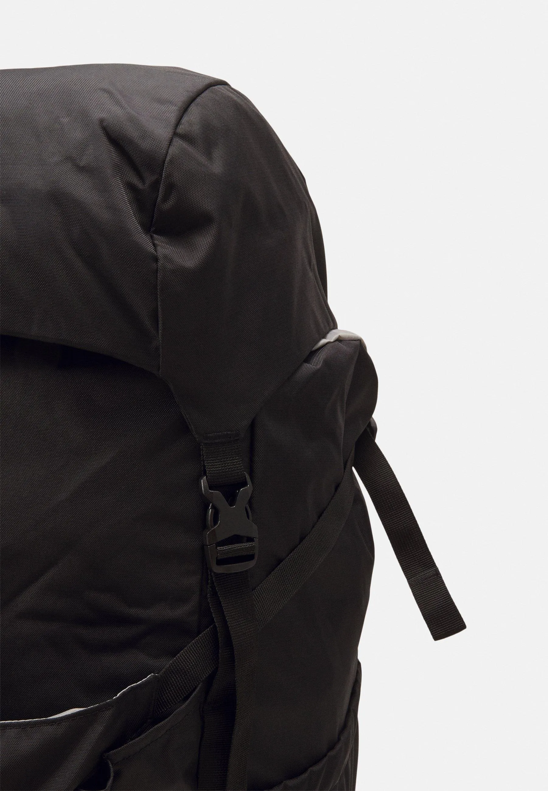 Columbia Unisex Black Triple Canyon 60L Backpack