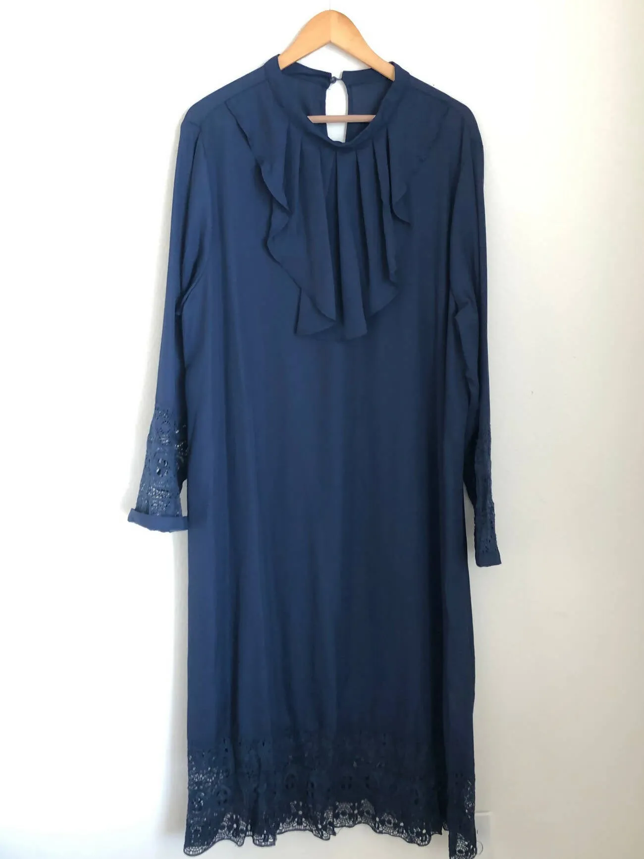 Cute ruffle collar dress