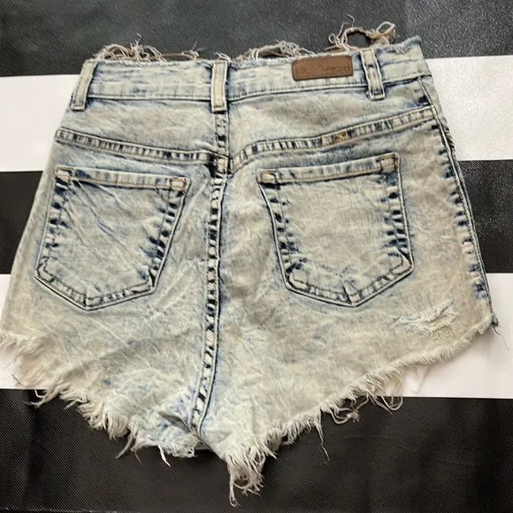 HIGH RISE STRETCHY DENIM SHORTS