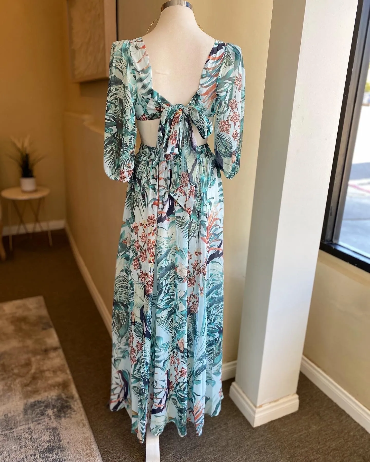 Leafy Front Tye Backless Maxi Dress