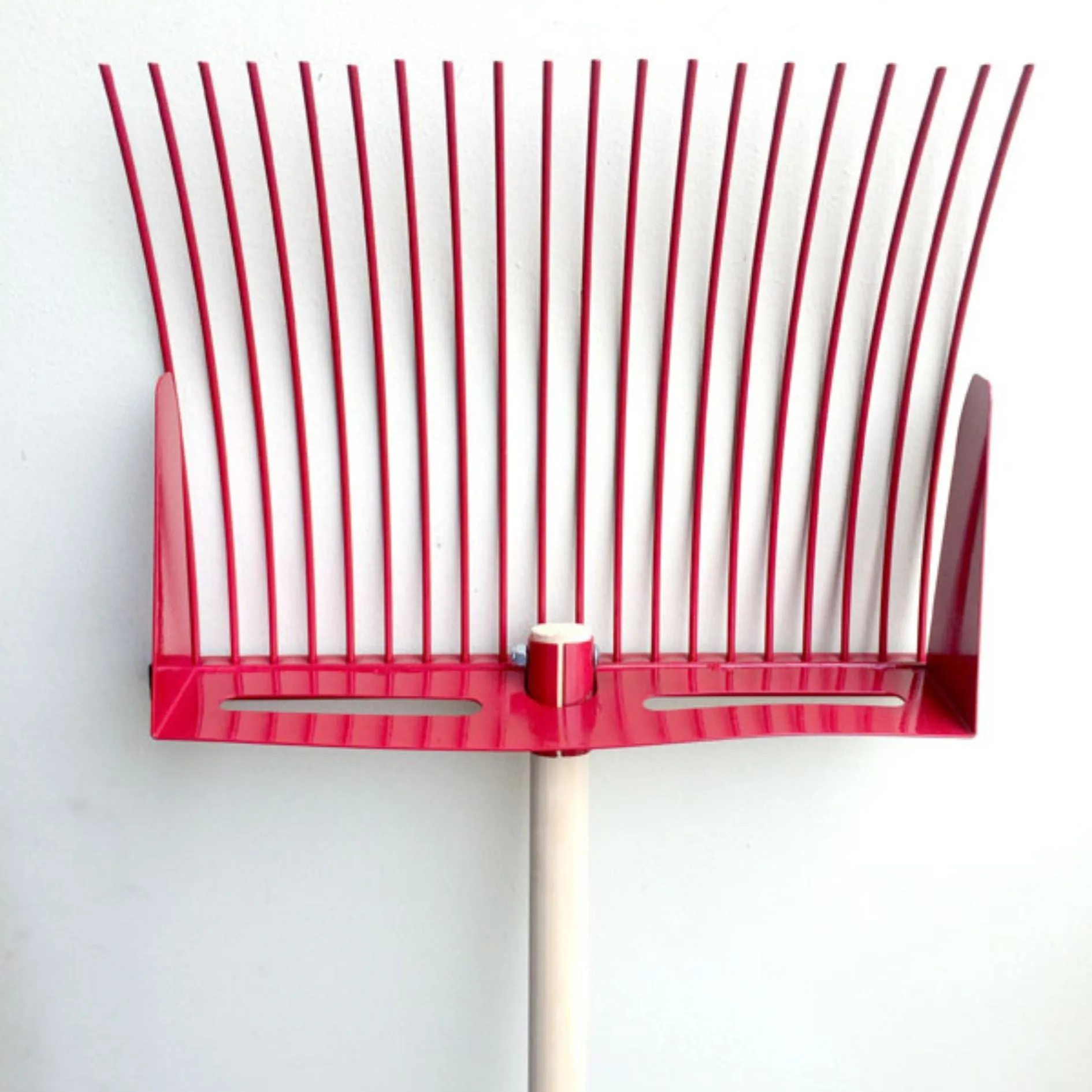 Millenia Stable Shovel