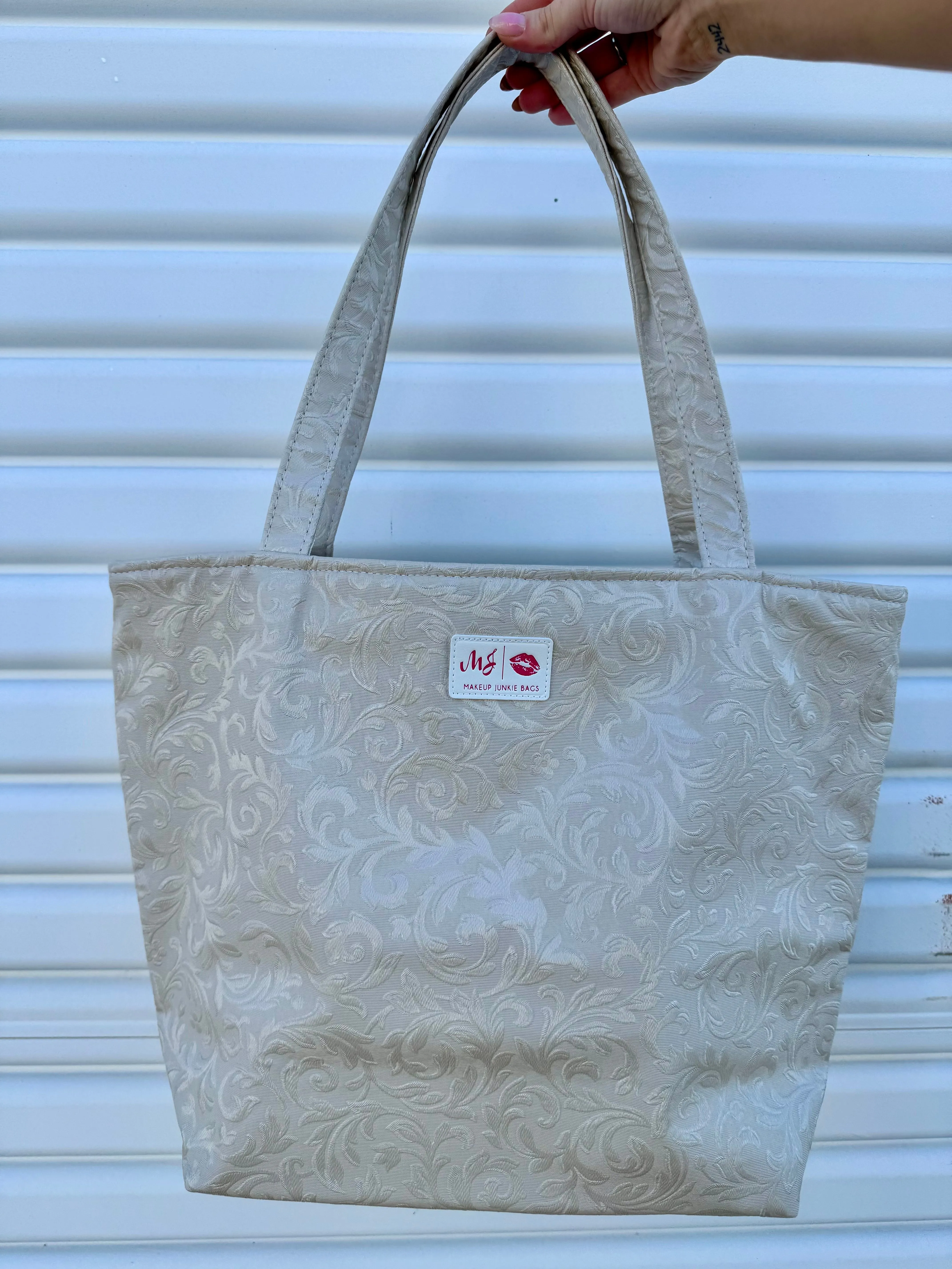 READY TO SHIP: Florence by Makeup Junkie