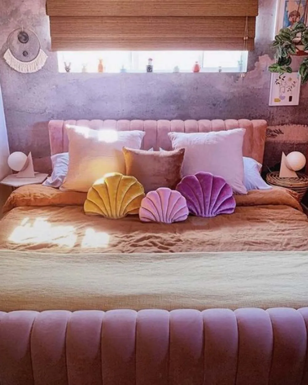 Velvet Shell Pillow in Pink