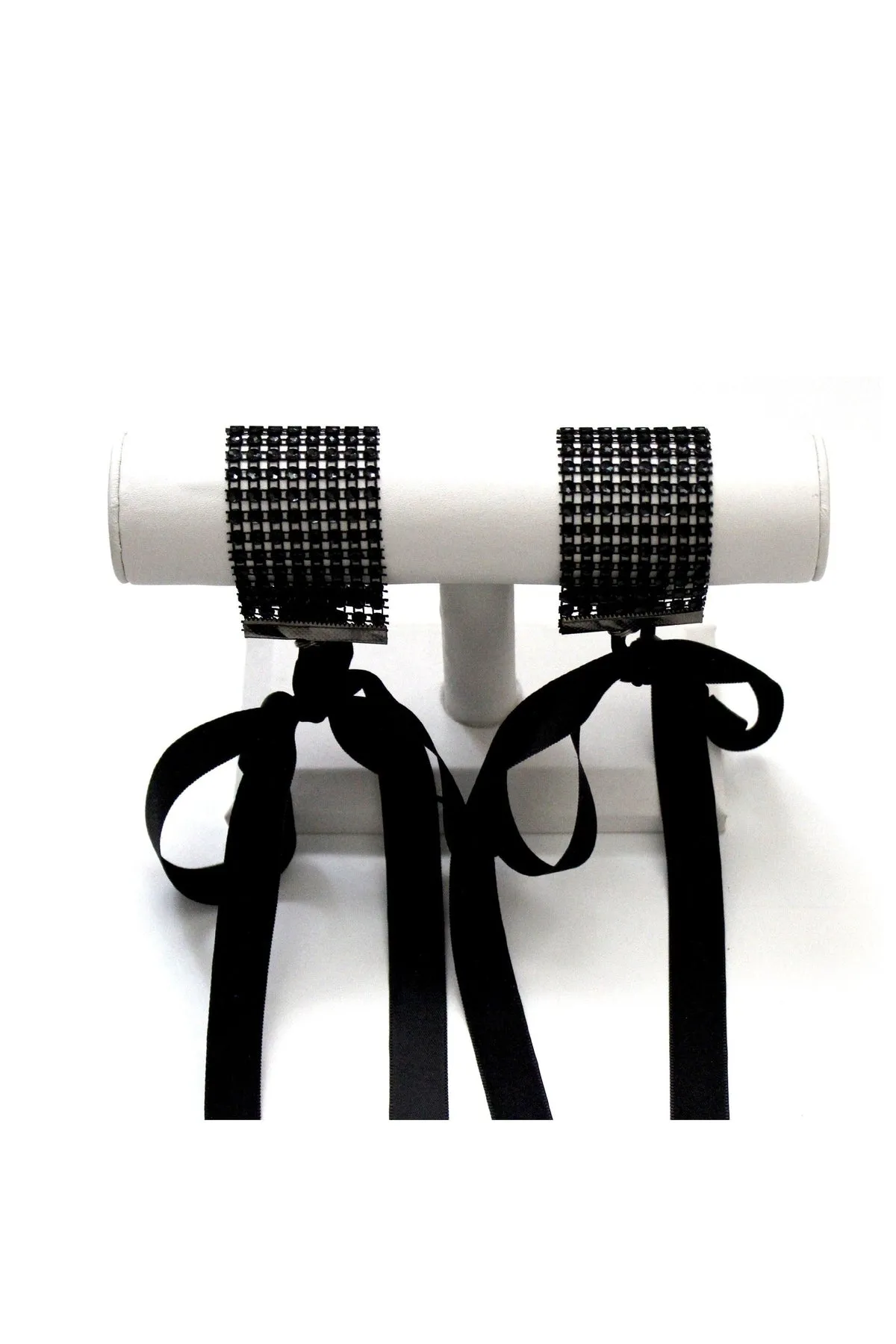 Vixen Tyecuffs
