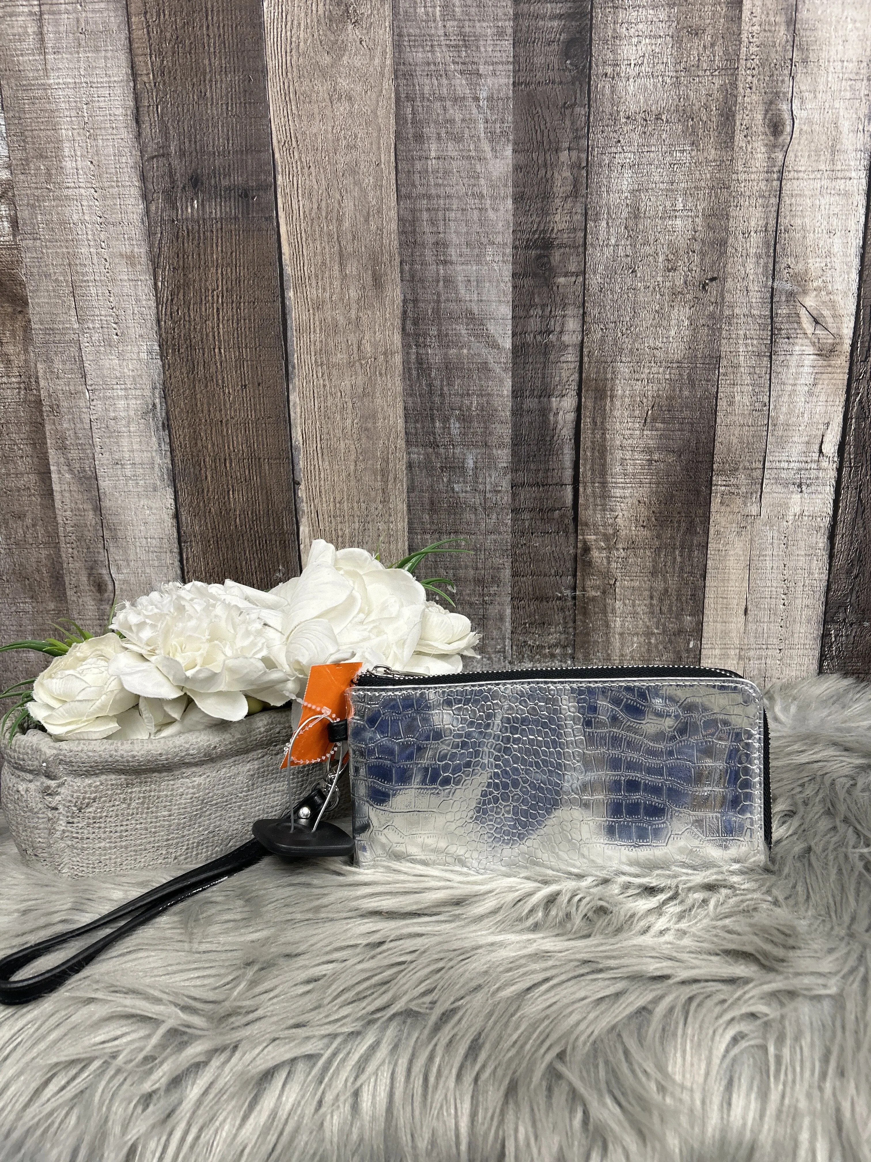 Wristlet By Wild Fable  Size: Medium
