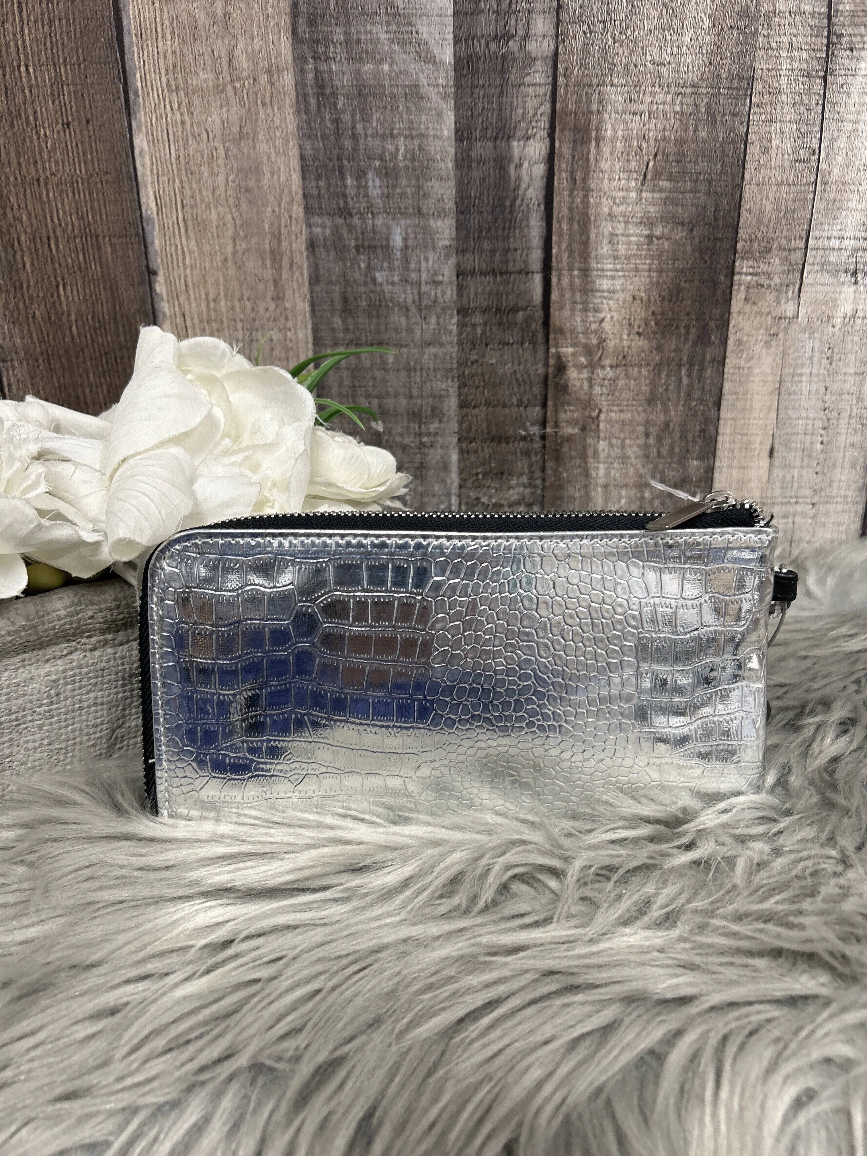 Wristlet By Wild Fable  Size: Medium